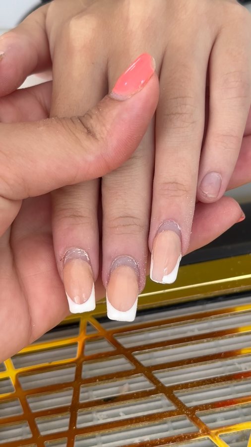 Nude French tips